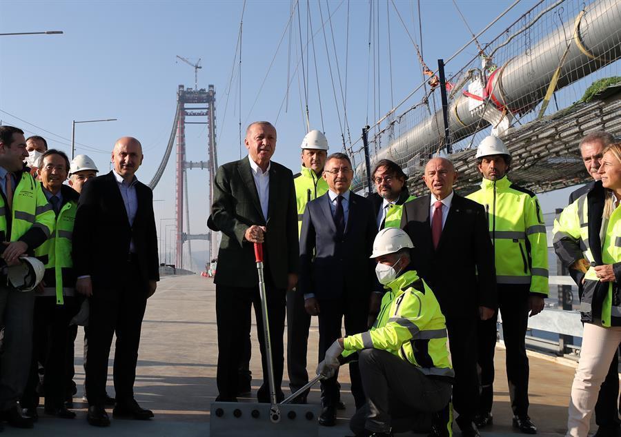 Final deck of new bridge connecting Europe, Asia installed in Çanakkale