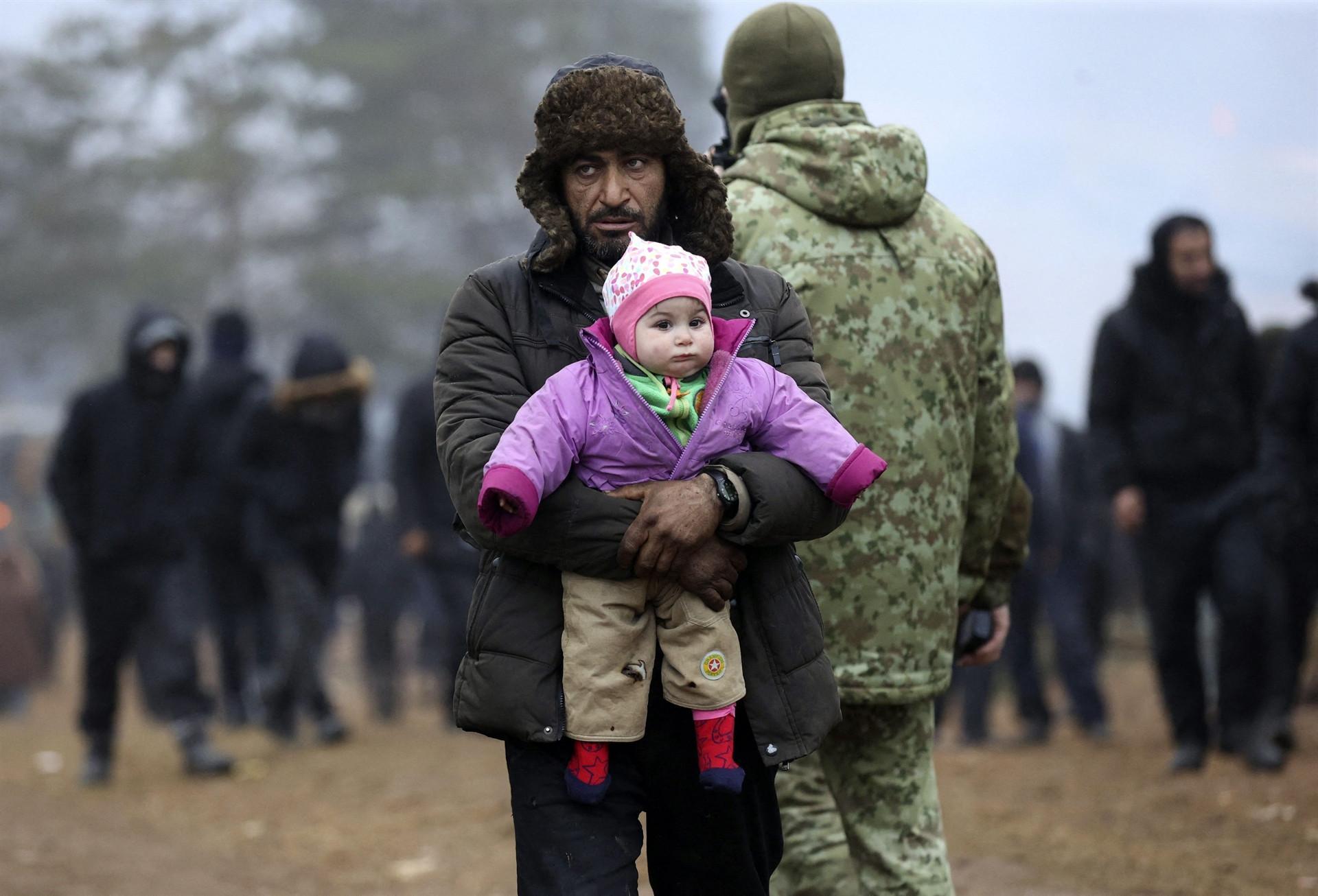 US, EU vow new sanctions against Belarus as migrants mass at border