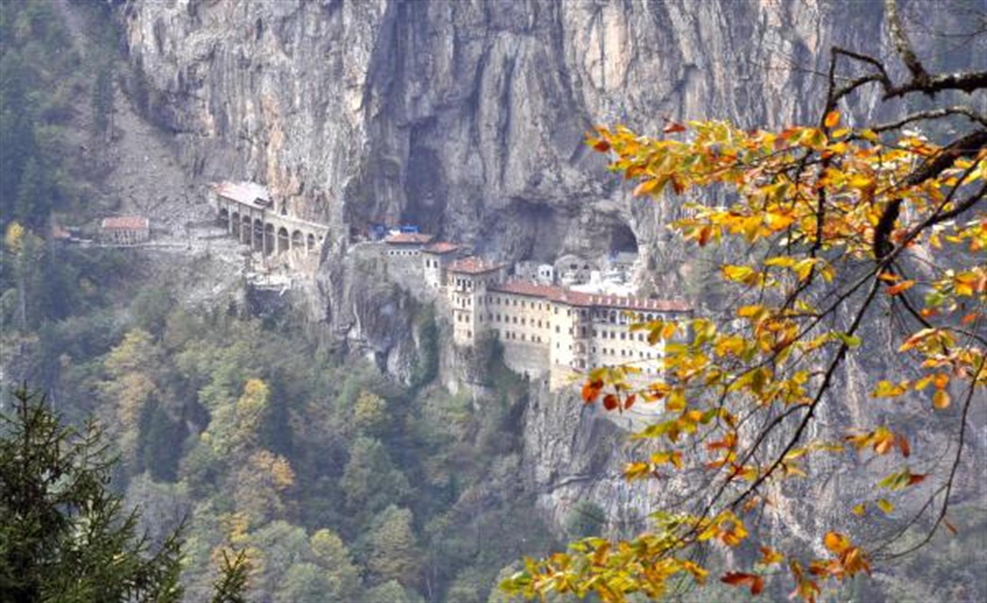 Painstaking, risky work underway to protect Sümela Monastery
