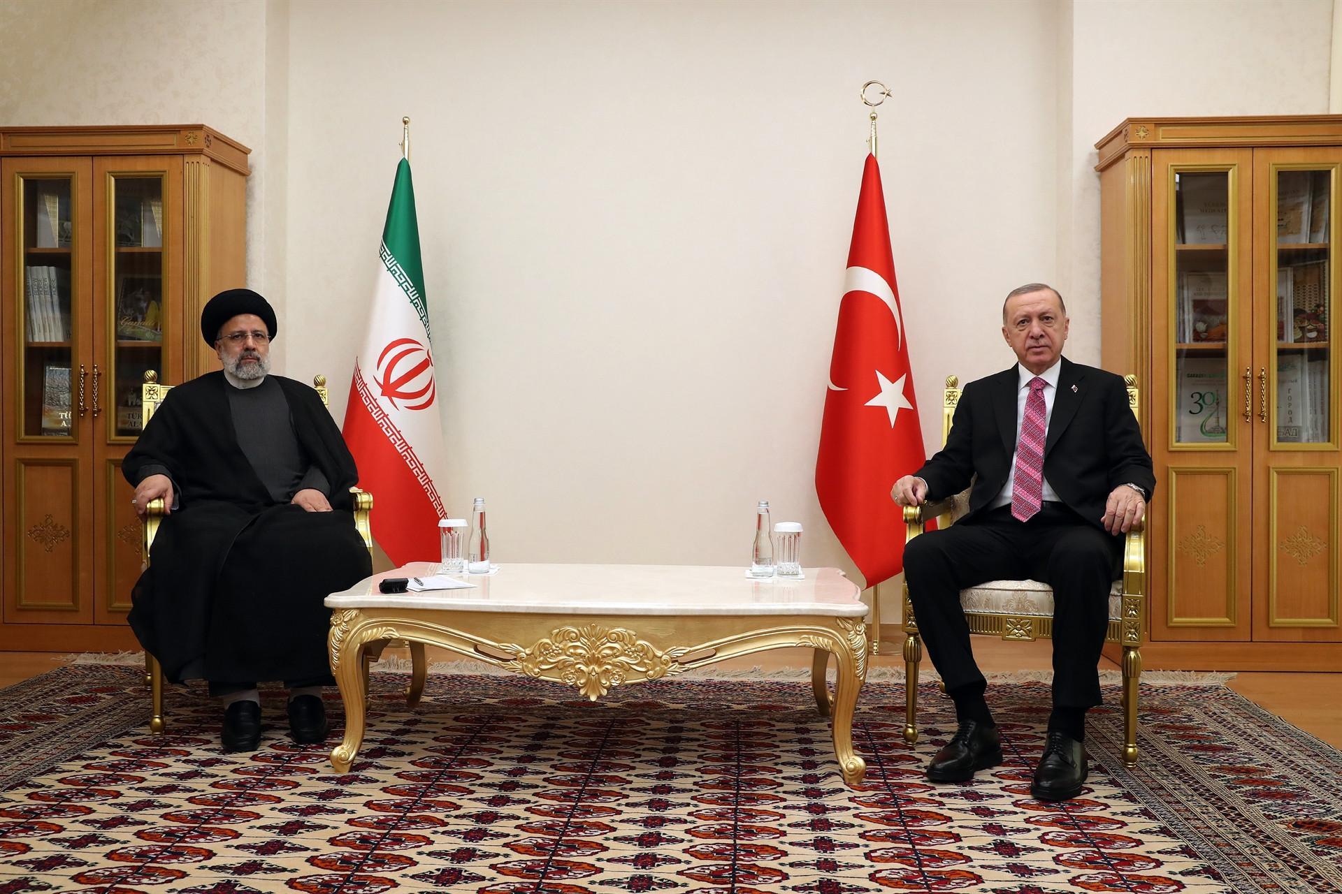 Erdoğan meets with Irans Raisi