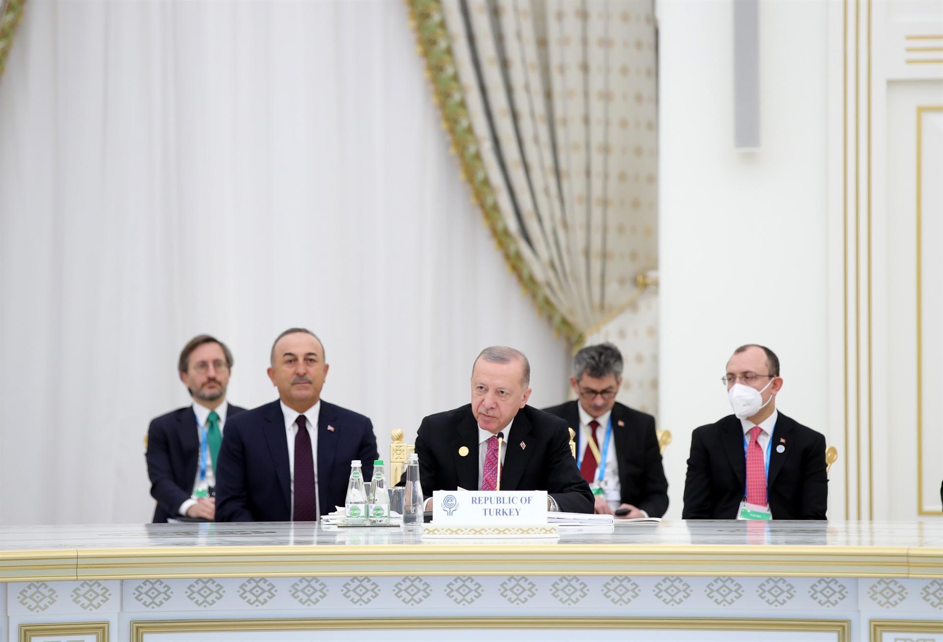 Afghan economy needs to be revived to prevent refugee crisis: Erdoğan