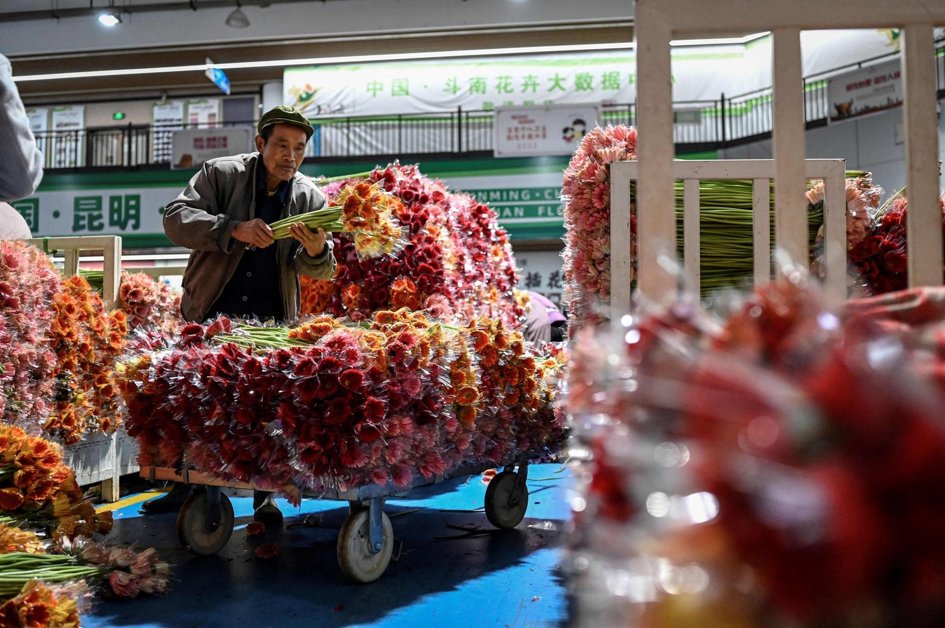 Asia’s biggest flower market makes stars out of influencers