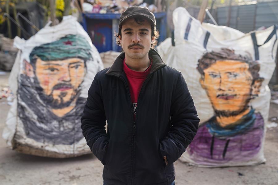 Artist paints paper collectors’ hand-pulled carts