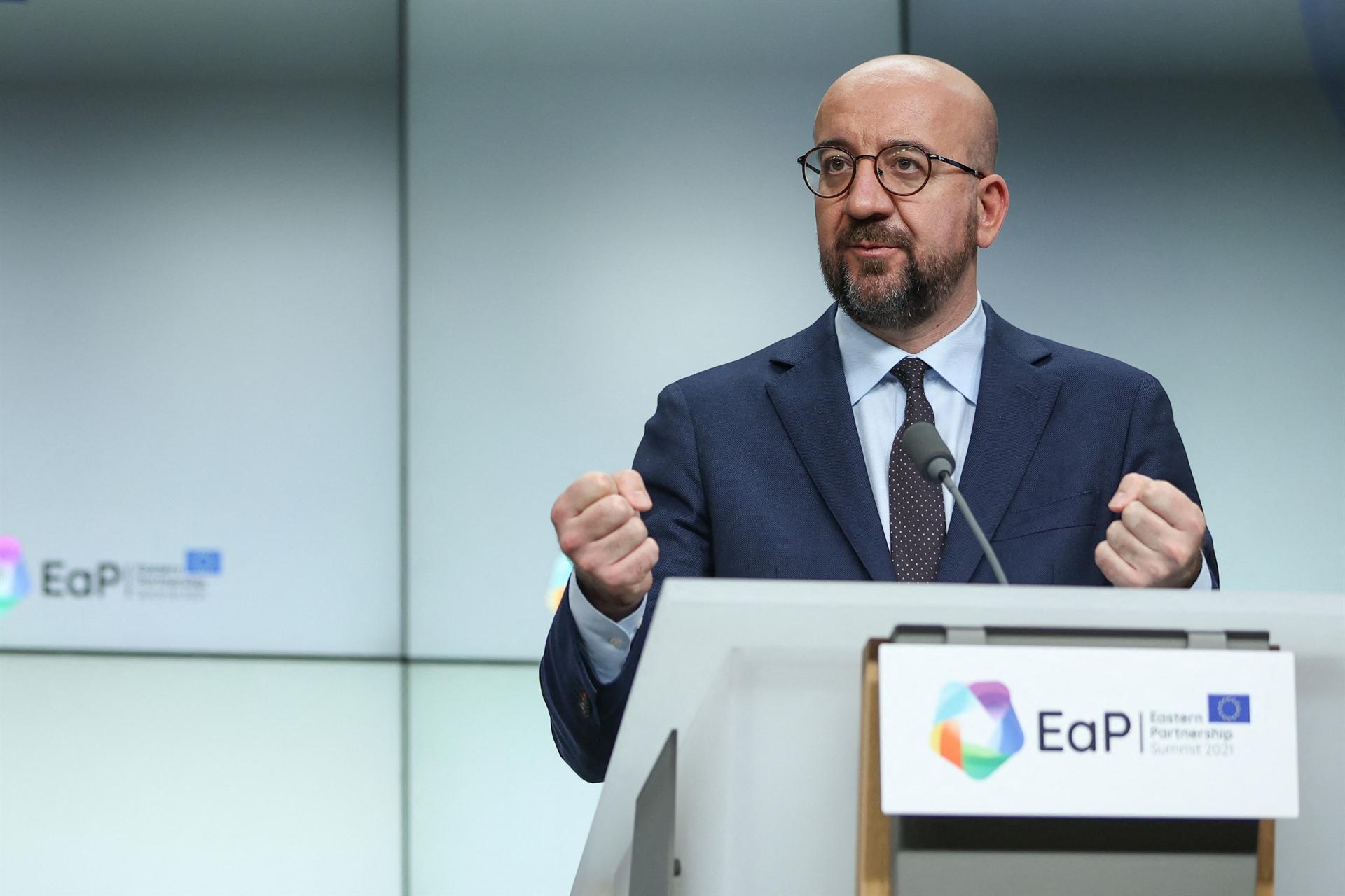 EU warns Russia, vows support for sceptical Ukraine