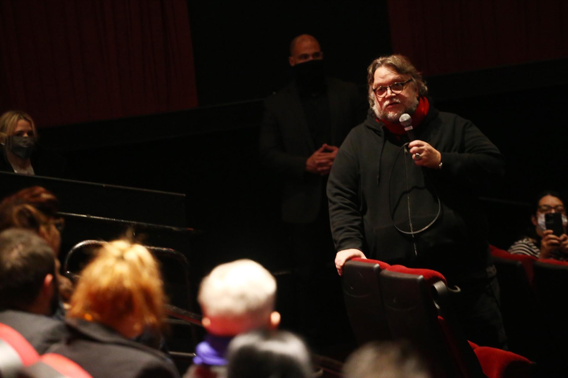 del Toro spins macabre carnival fable in ‘Nightmare Alley’