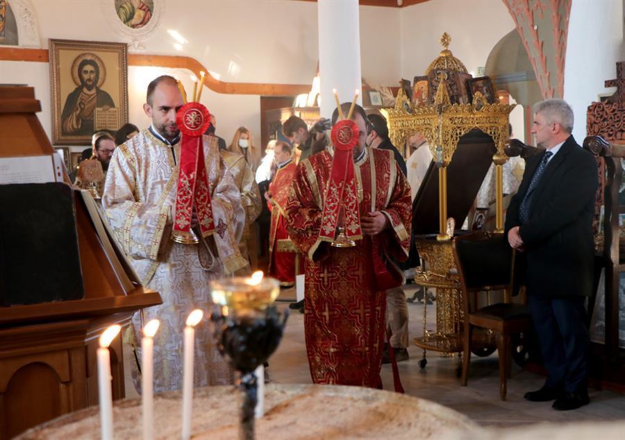 Christmas service held in Bulgarian church in border city
