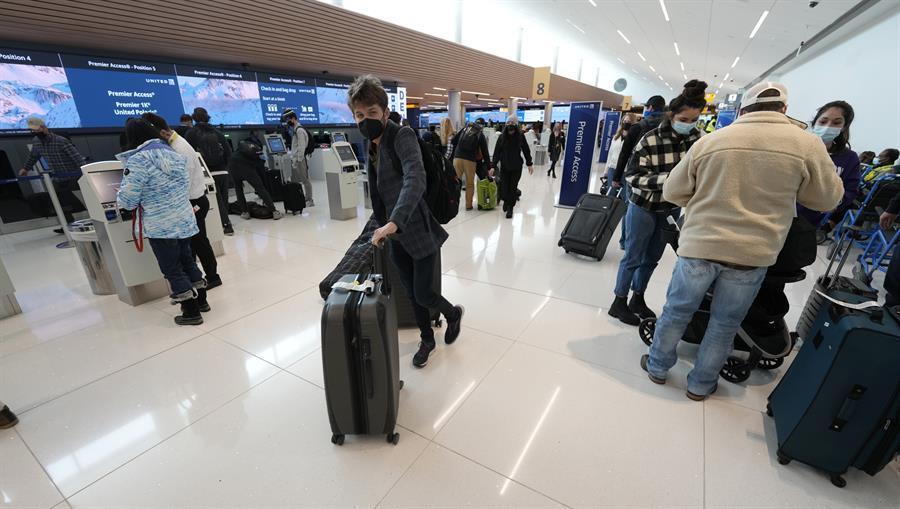 Airlines cancel flights due to COVID staffing shortages