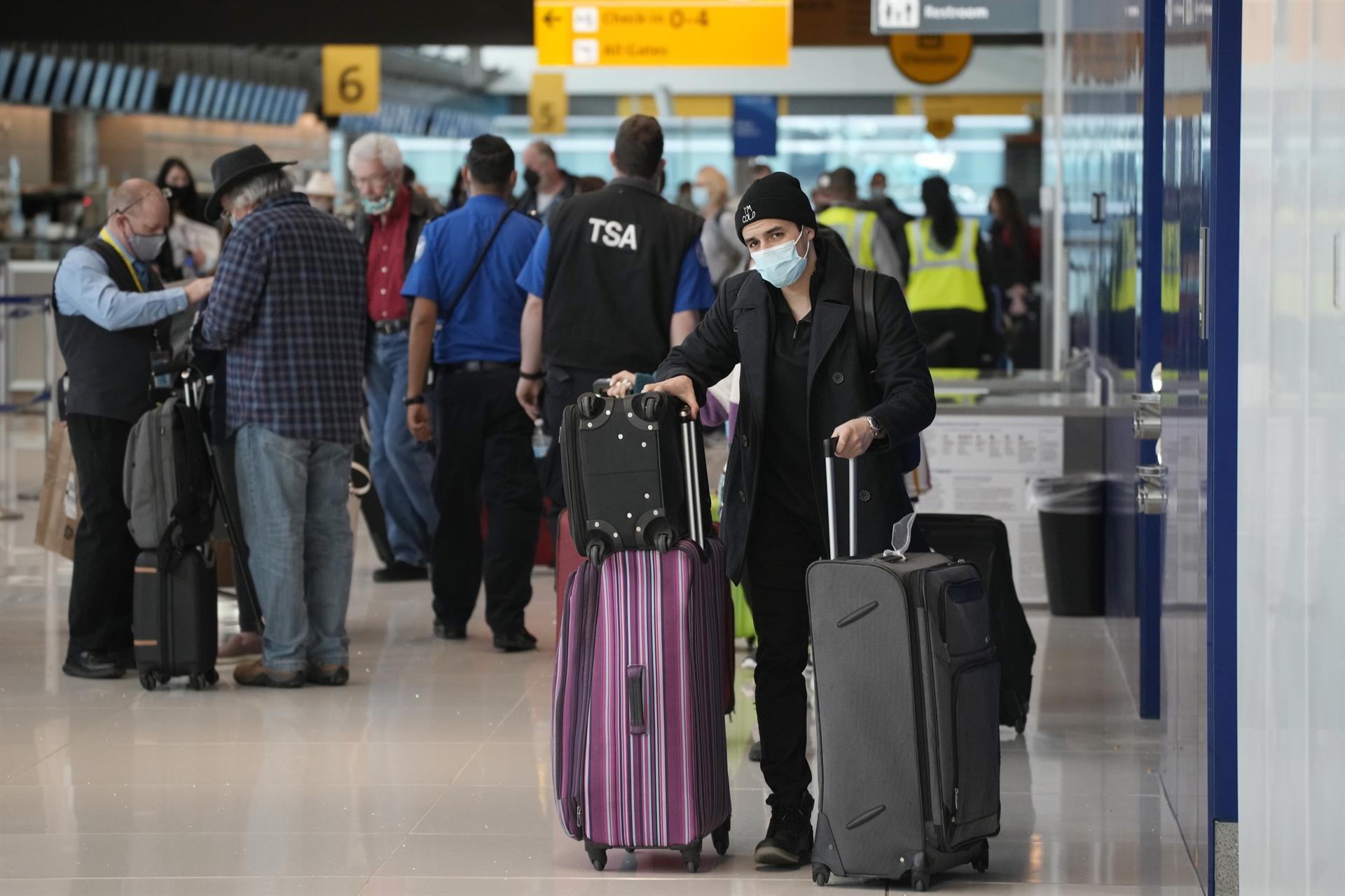 Scrapped flights, resurgent COVID deliver Christmas gut punch