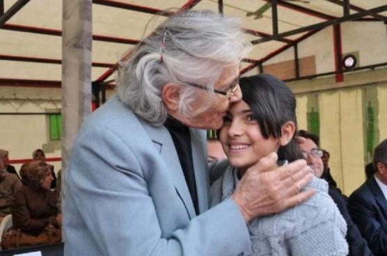 Philanthropist spends lifetime fortune educating children
