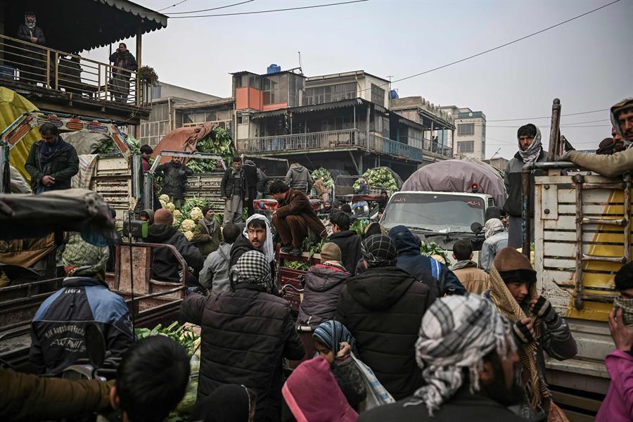 Afghan agents pour 3,000 litres of liquor into Kabul canal