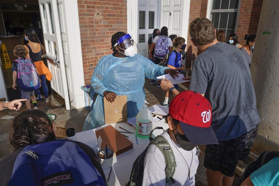 Omicron upends return to US schools and workplaces