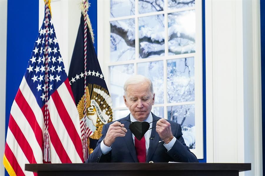 Biden urges concern but not alarm in US as omicron rises