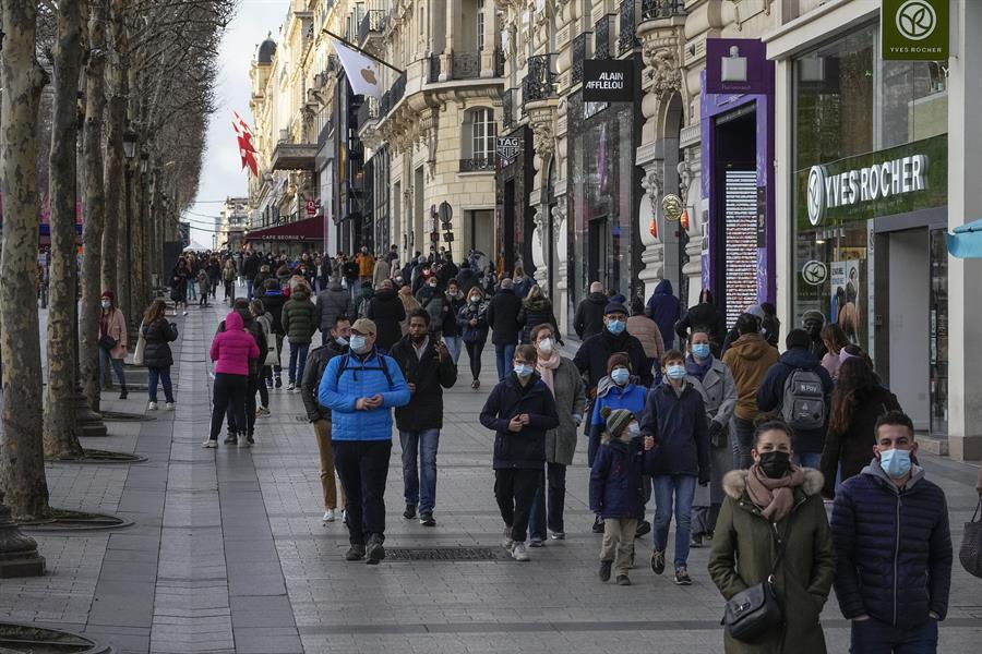 France reports new daily record of Covid cases