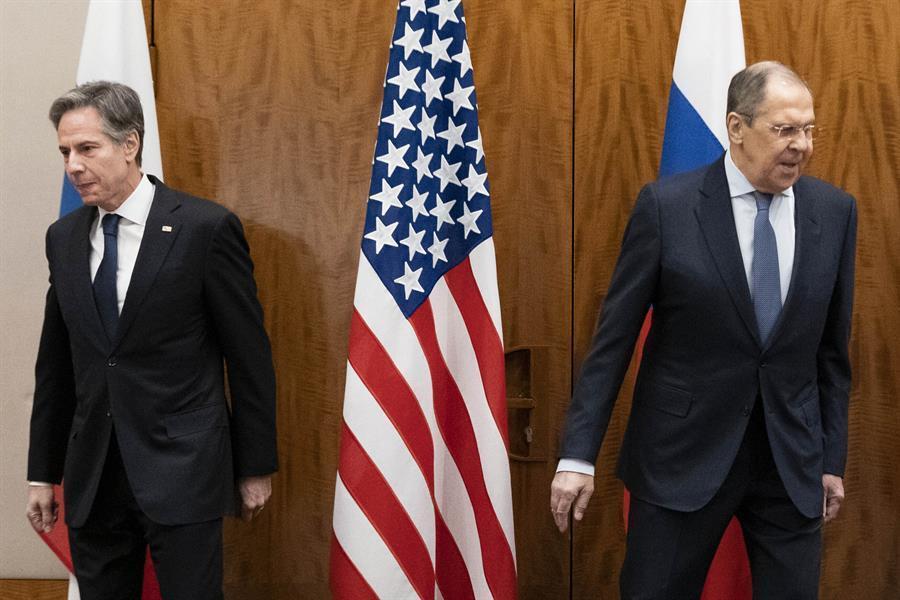 Top US, Russian envoys discuss Ukraine at ’critical moment’