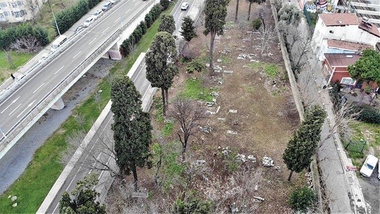 Historical Istanbul cemetery plundered by treasure hunters