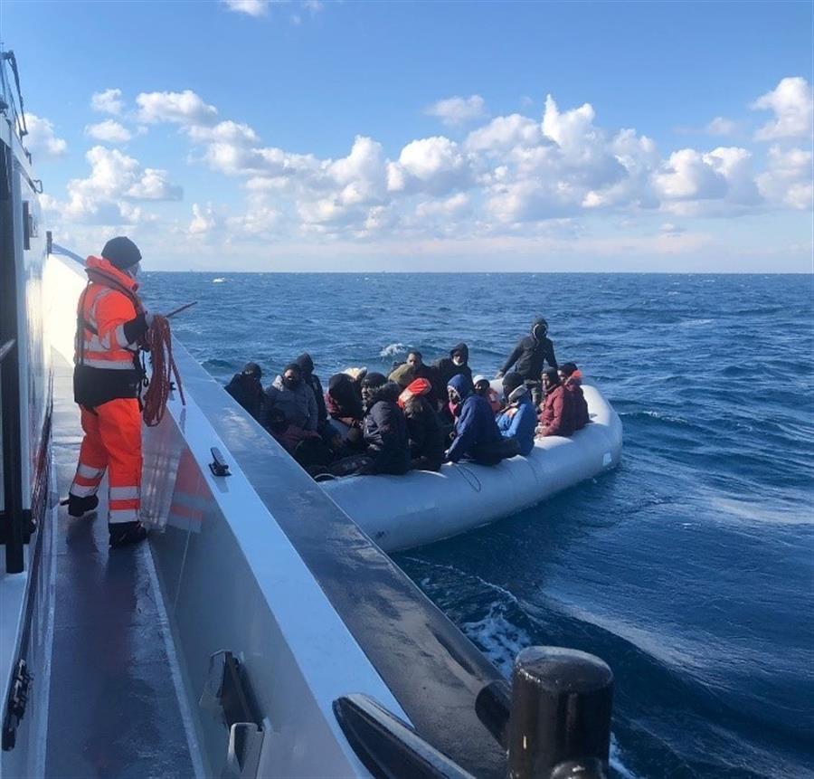 Coast Guard rescues 30 irregular migrants in Aegean Sea