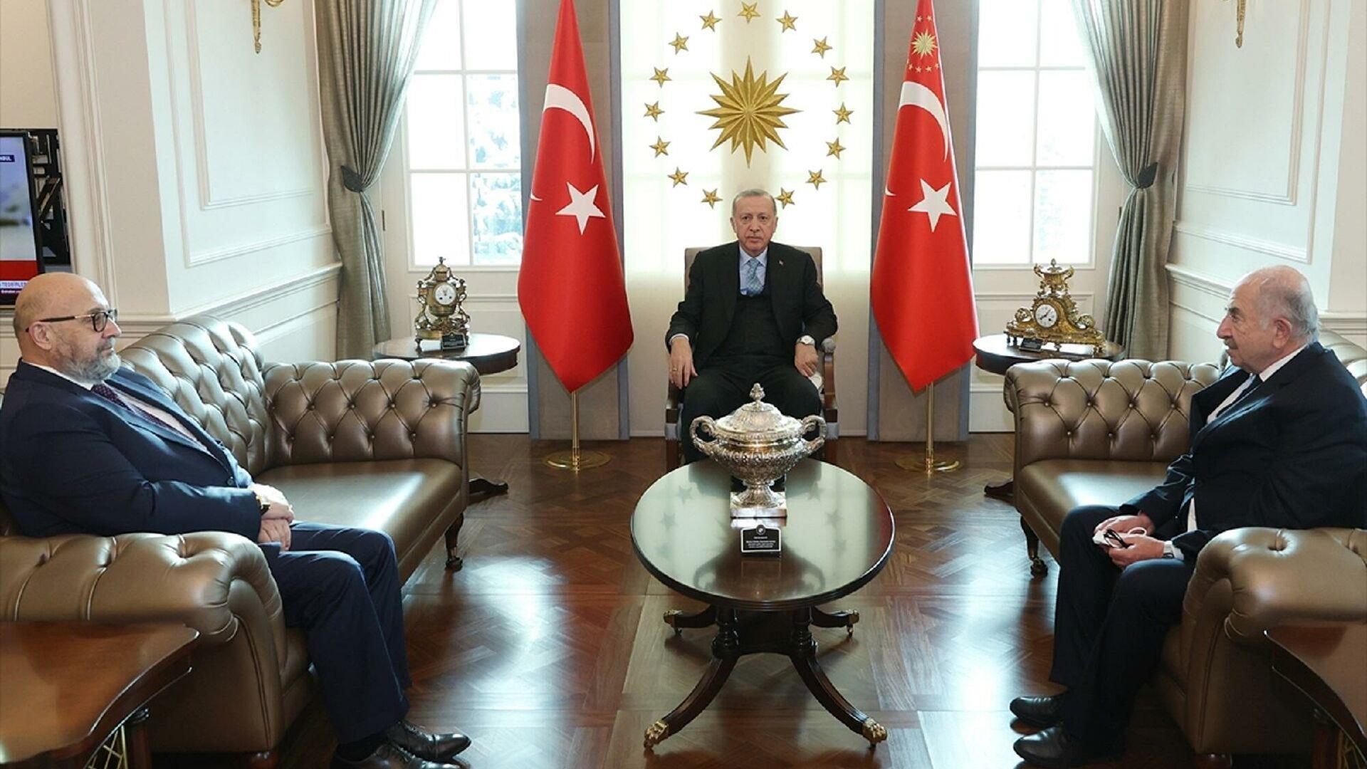 Erdoğan promises Armenian foundations’ chair new amendment for elections