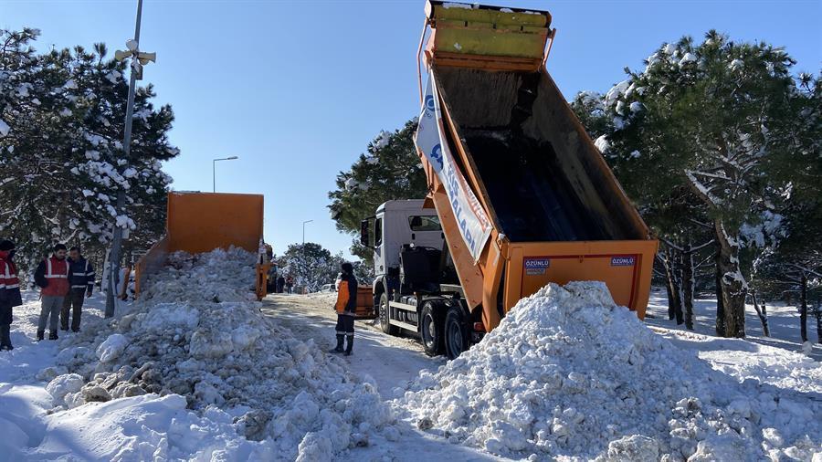 Istanbul recovering from powerful snowstorm