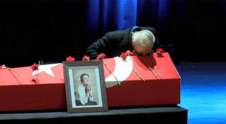 Turkey bids farewell to veteran actress Fatma Girik