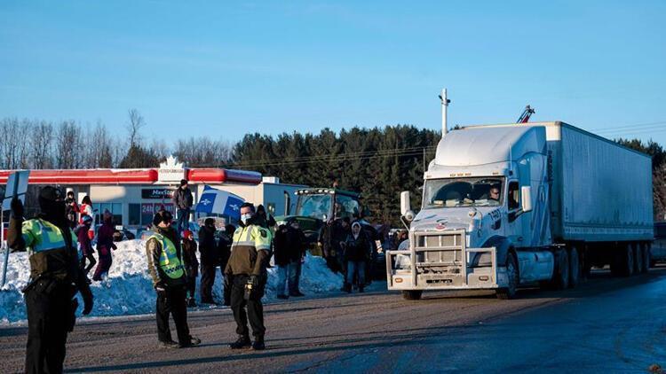 Thousands in Ottawa protest COVID mandates, many rebuked