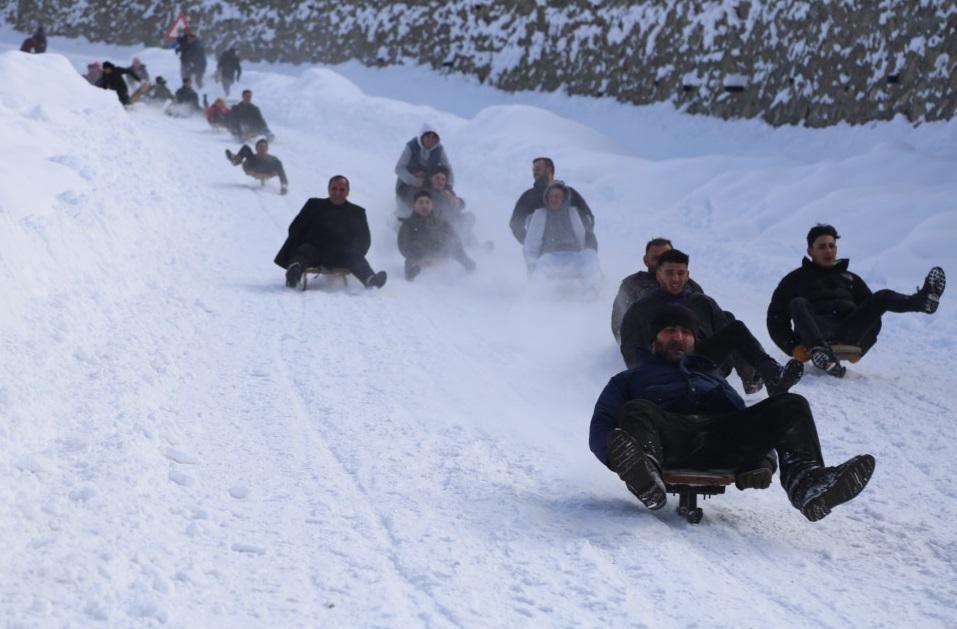 Snow fest draws thousands of visitors to Turkey’s northeast