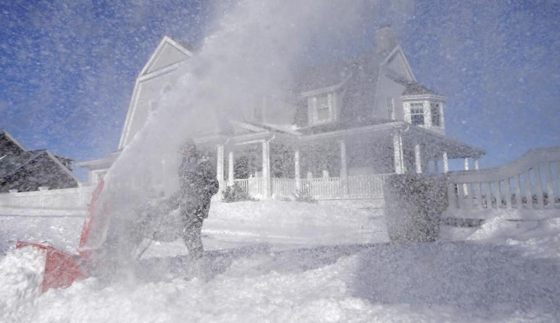 After the blizzard, the East Coast digs out under sunny sky