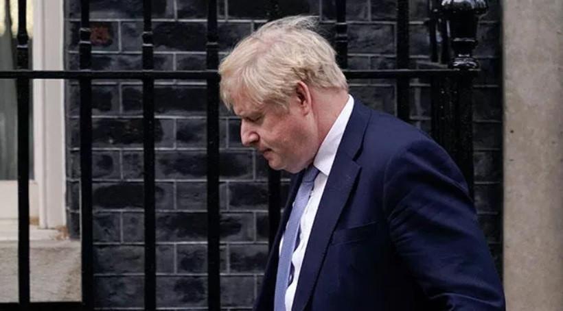 Four top aides desert UK’s embattled Johnson