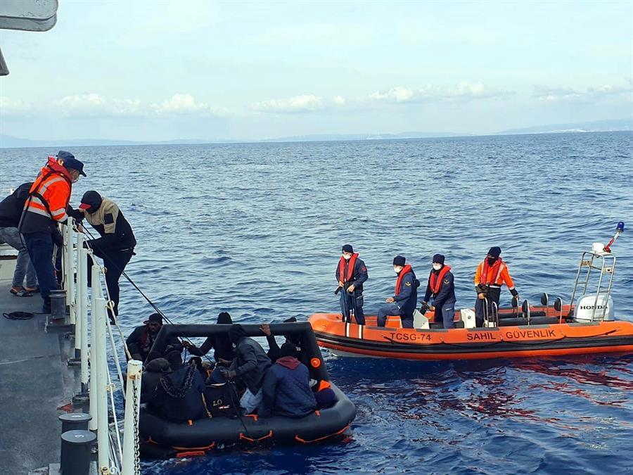 Over 50 migrants pushed back in Aegean rescued