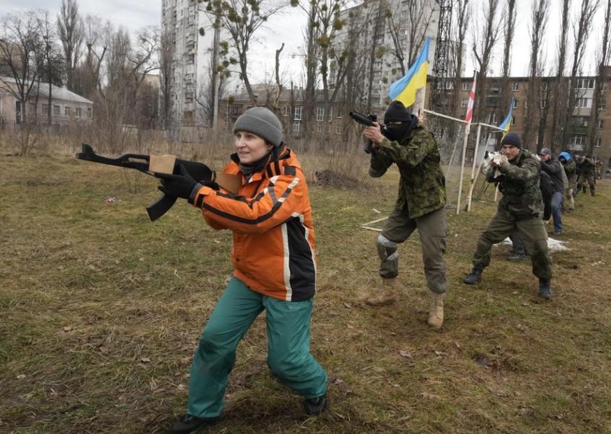 Ukraine’s Zelenskyy calls on Putin to meet as tensions soar