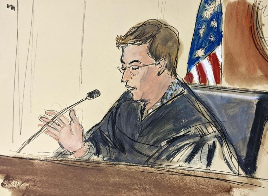 Ghislaine Maxwell juror to be questioned under oath by judge