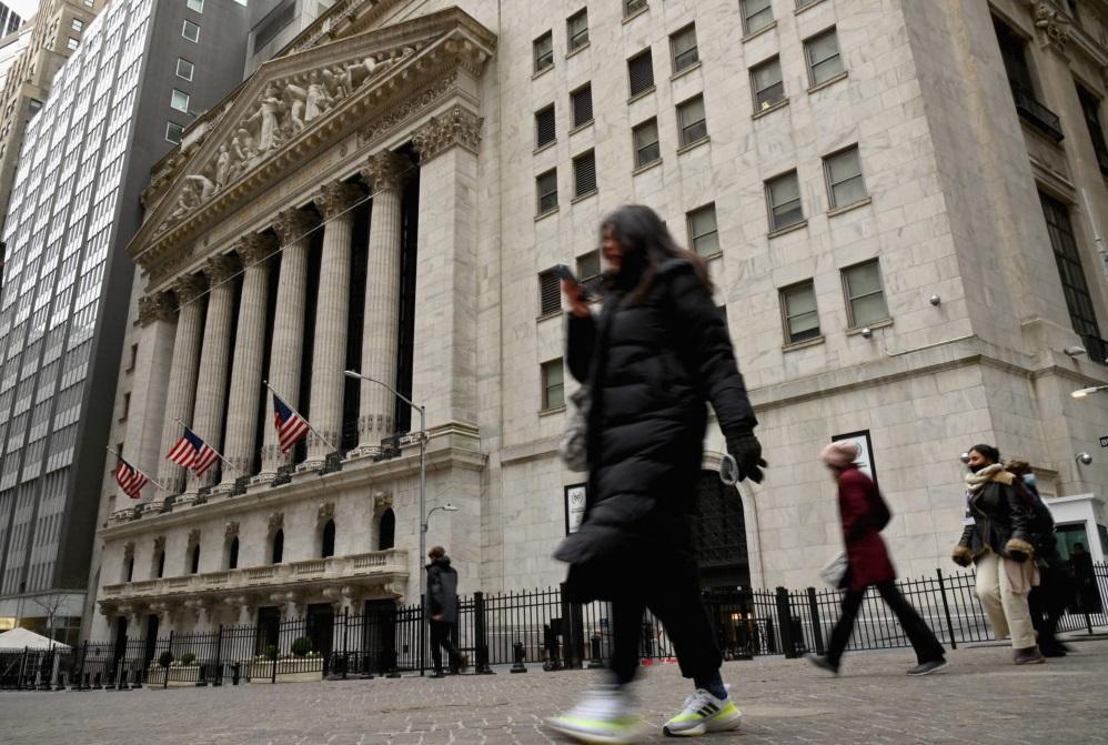 US slightly revises up its GDP estimate for Q4 to 7 percent