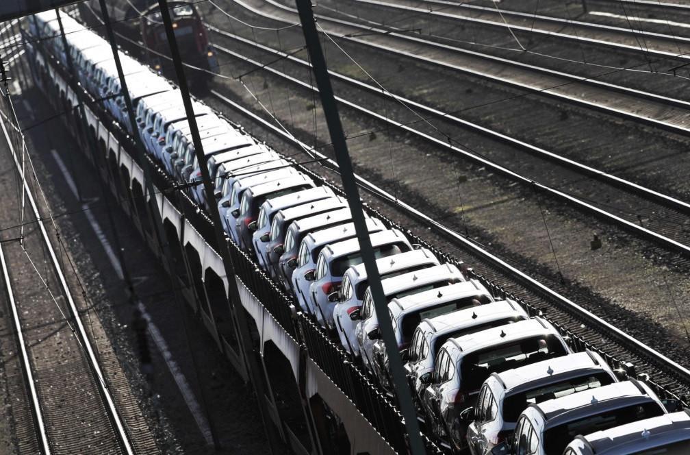 German economy shrank less in Q4 than reported: official data