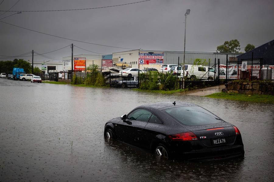 Deadly floods hit eastern Australia