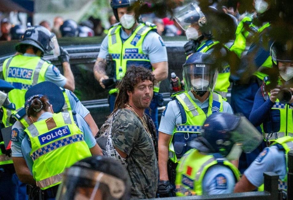 New Zealand protesters set fires as police break up camp