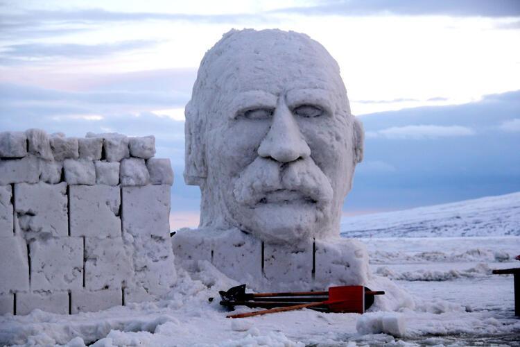 ‘Snow screen fest’ starts in Turkey’s east in legend’s memory