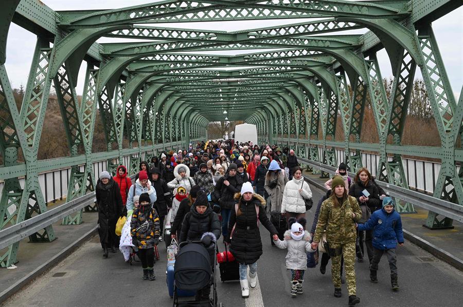 Russia sets cease-fire for evacuations amid heavy shelling