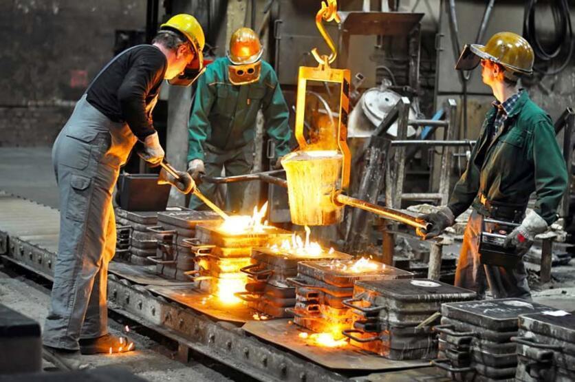 German industrial output up but conflict darkens outlook