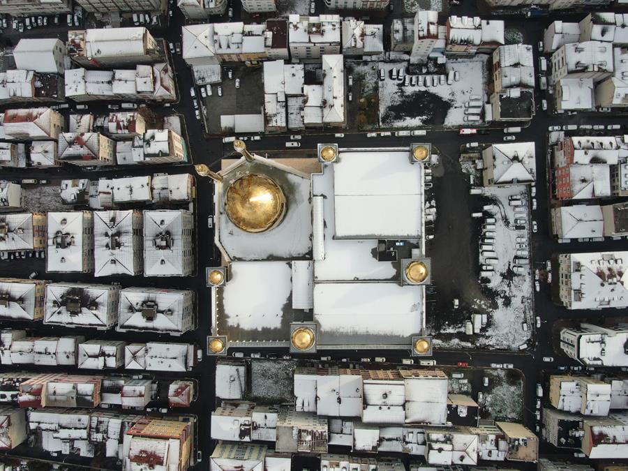 Snow grips Istanbul, more to come