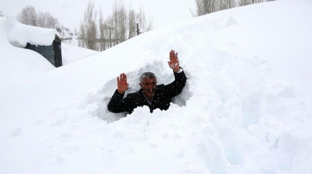 Eastern village at 1,800-meter altitude ‘swallowed’ by snow