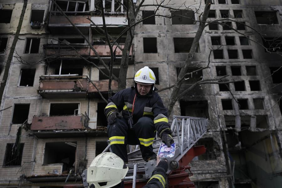 Russia’s bombardment of Ukraine edges closer to central Kyiv