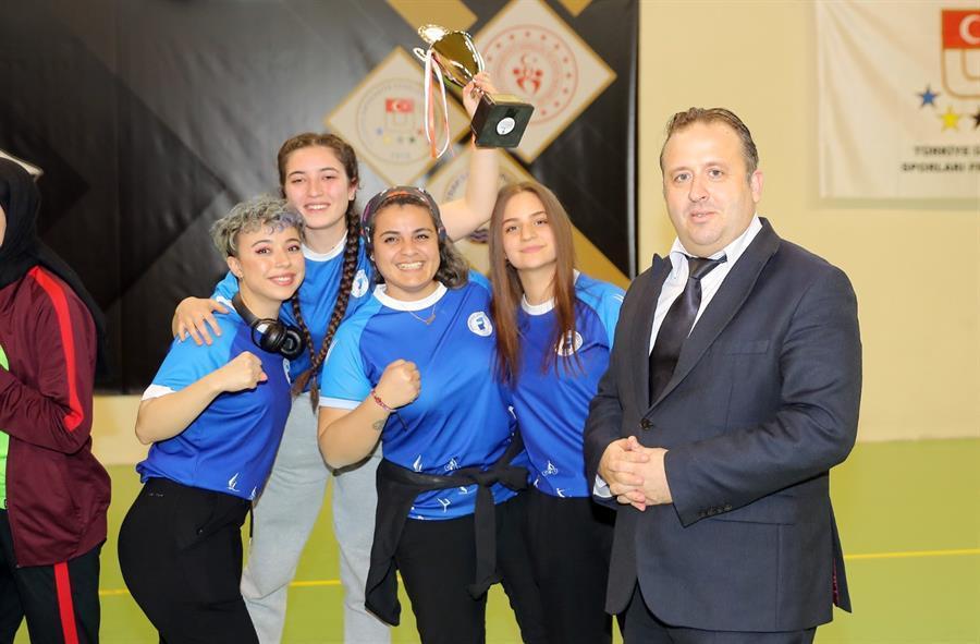 Undergraduate arm wrestler bags gold medals for both arms