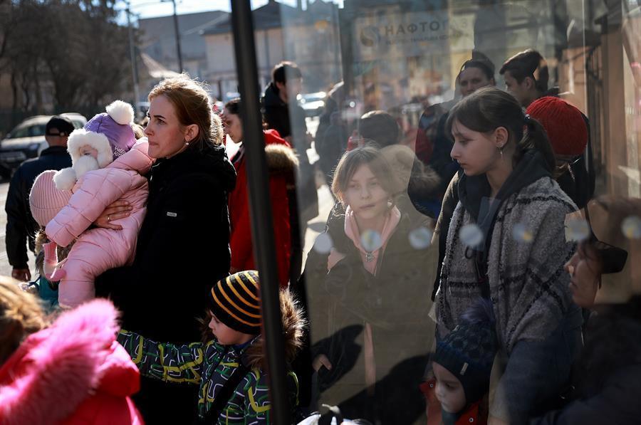 ’Hellscape’ in Mariupol where 100,000 trapped