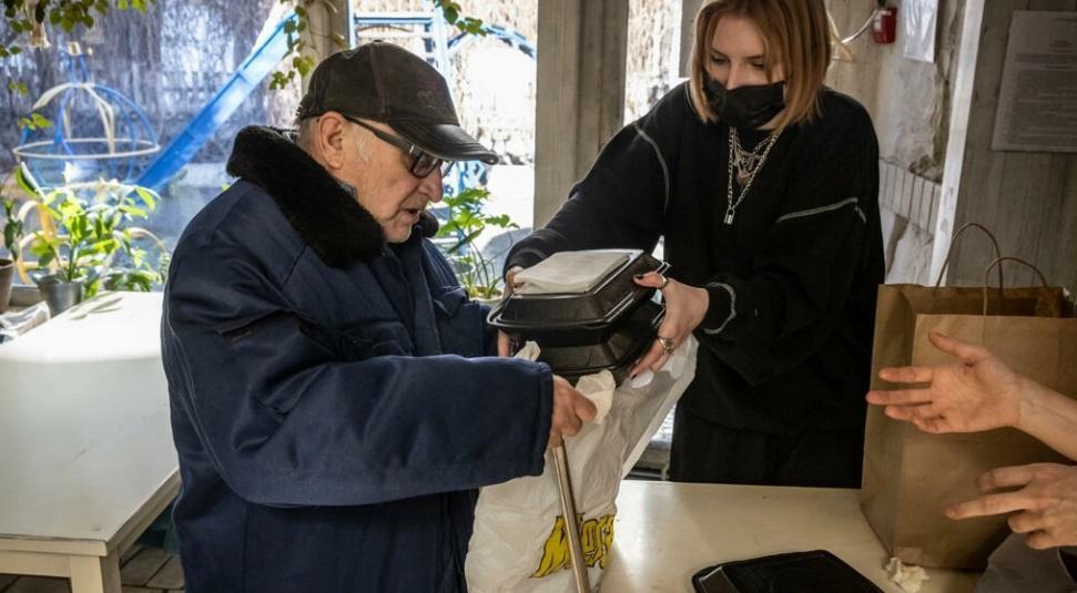 Caviar off menu as Kiev chefs serve up free meals