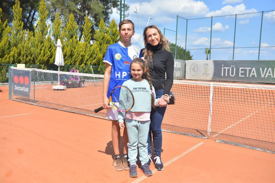 Young Ukrainian athlete to play tennis in Adana