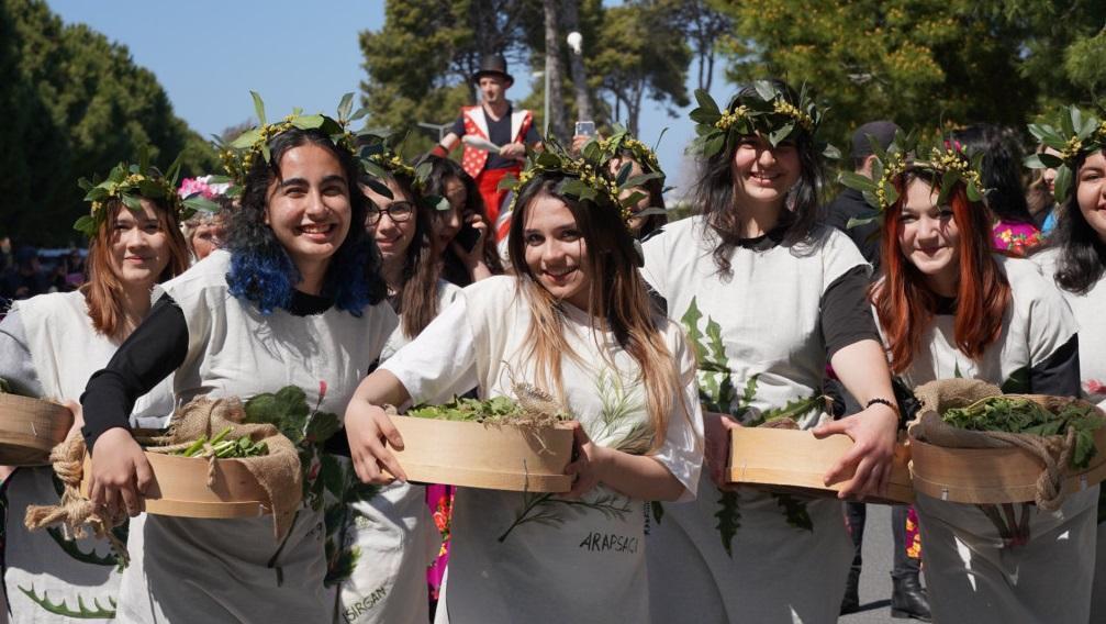 Thousands flocked to Aegean town to enjoy herb festival