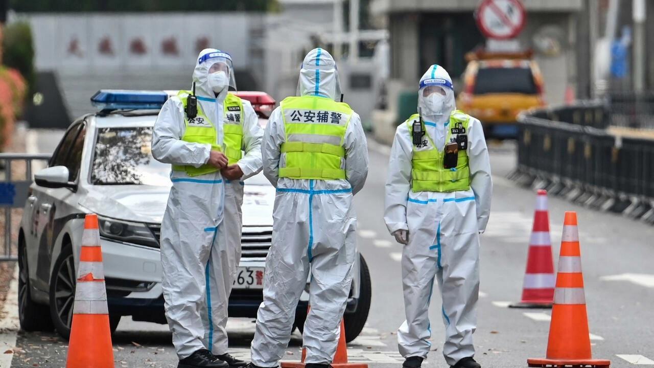 Empty shelves and anxiety as Shanghai Covid-19 cases surge