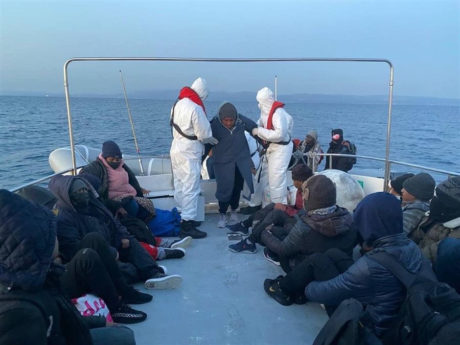 Security forces hold, rescue nearly 1,000 migrants in country’s west