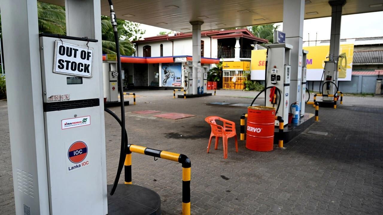 10-hour power cuts in Sri Lanka as crisis worsens