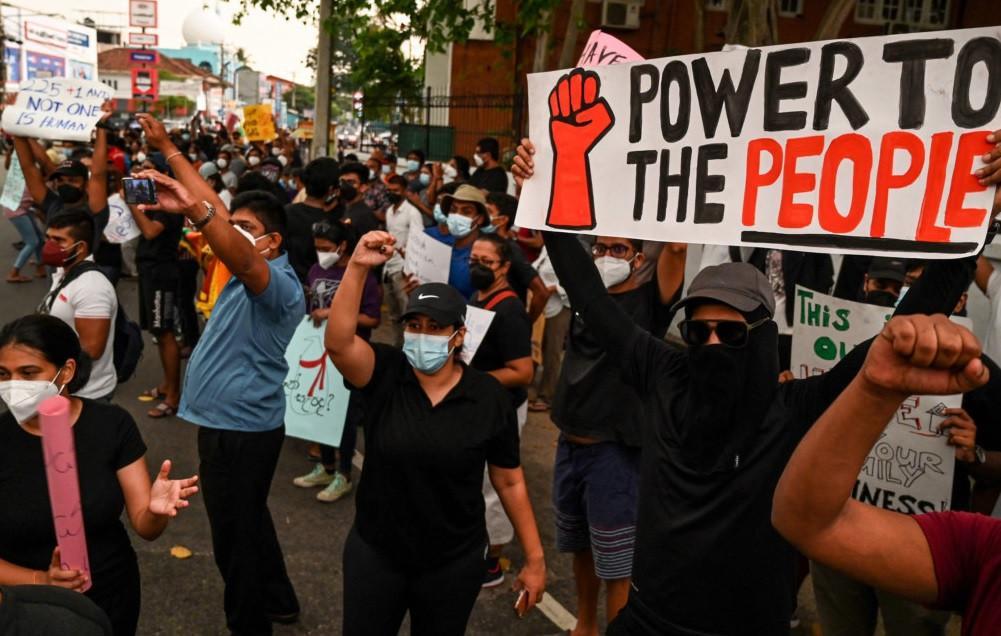 Sri Lanka leader offers to share power as protests mount