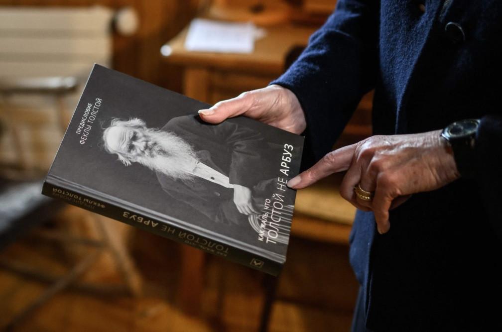 Tolstoy descendant hosts Ukrainians in Switzerland